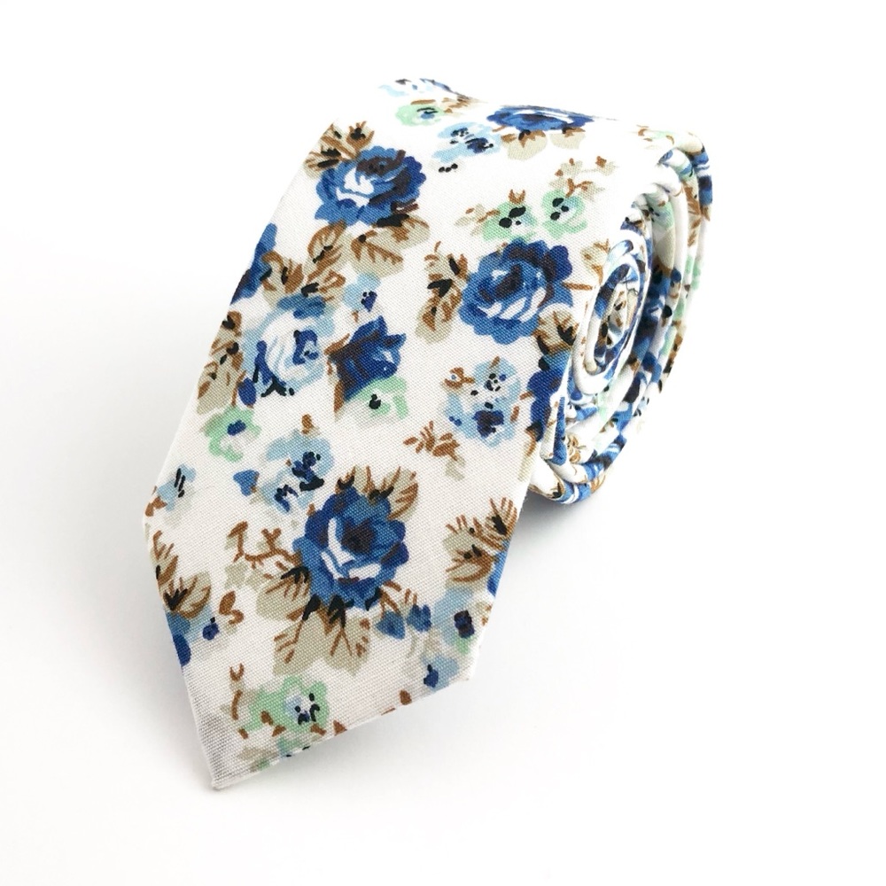 Men’s White & Blue Bohemian Floral Slim Necktie